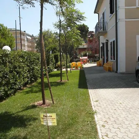 Lina Ricci Curbastro *